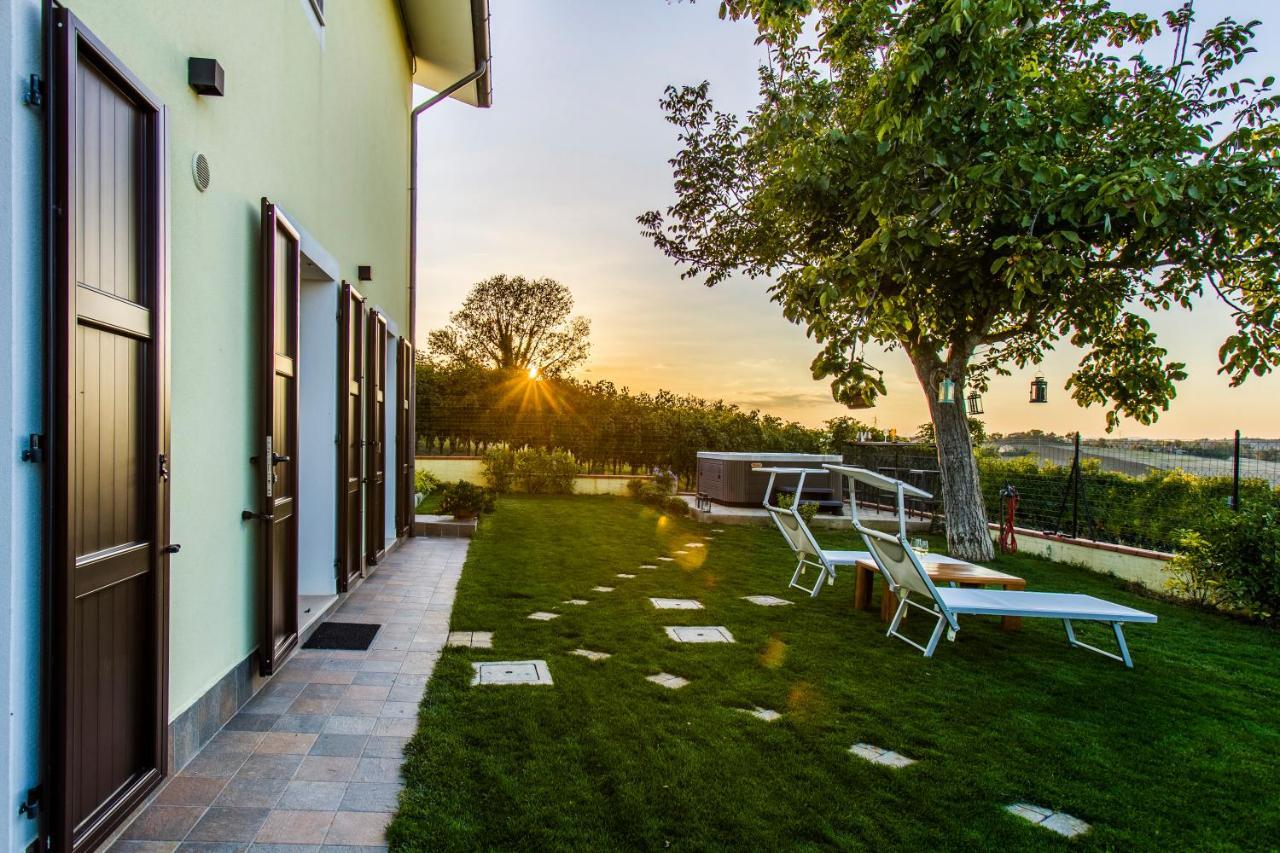 B&B Al Chicco D'Uva Morro d'Alba Luaran gambar